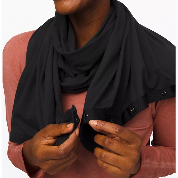 Lululemon square scarf 27” with snaps black and purple - Picture 7 of 8